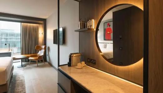 Radisson Blu Royal, - 17