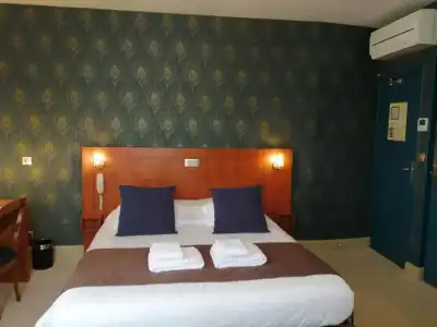 Logis Hôtel la Brèche - Restaurant Berthelot - 13