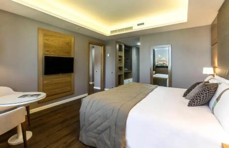 Holiday Inn Naples by IHG - 70