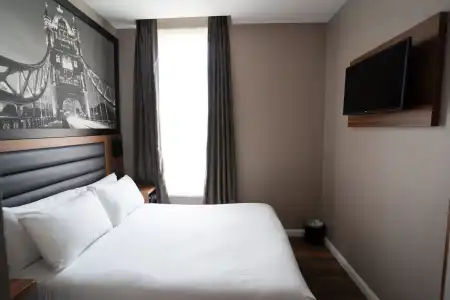 London Court - 50