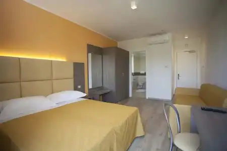 Bella Lazise - 45