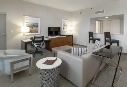 DoubleTree by Hilton Jacksonville Airport - 30
