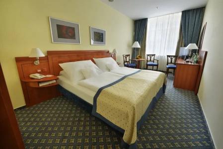 Ramada by Wyndham Prague City Centre - 27