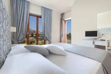 Regina Sorrento - 78