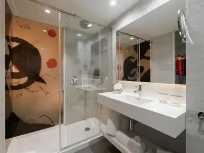 H10 Art Gallery - 59
