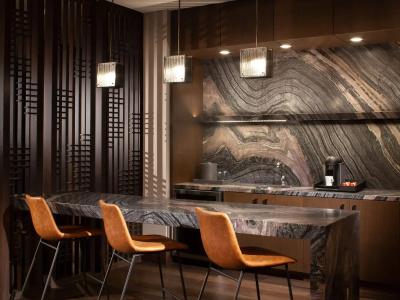 Grand Hyatt - 84