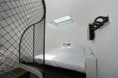 Botel - 29