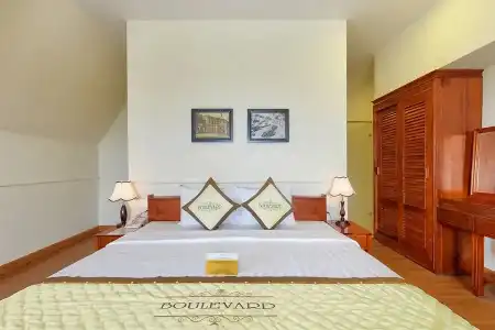 Boulevard - 54