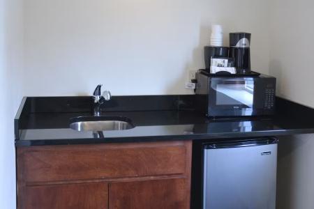 Days Inn & Suites by Wyndham Milwaukee - 24