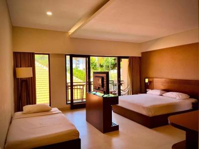 Yulia Beach Inn Kuta - 38