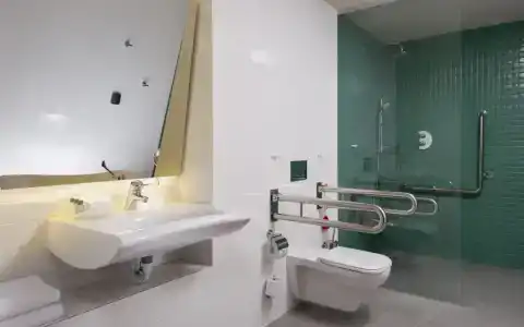 Holiday Inn, an IHG - 73