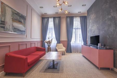 Heritage & Suites - 77