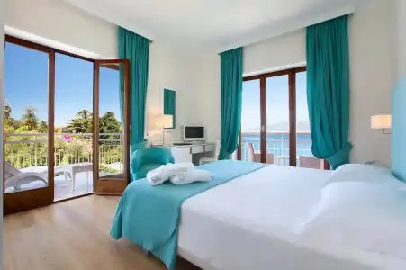 Regina Sorrento - 100