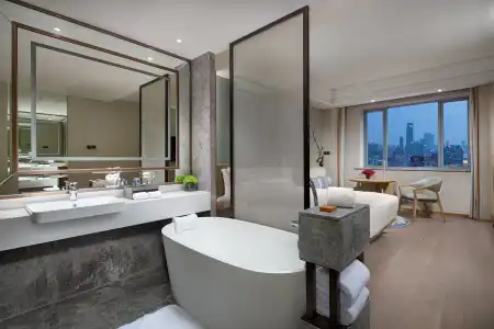 Crowne Plaza Shanghai Nanjing Road by IHG - 8