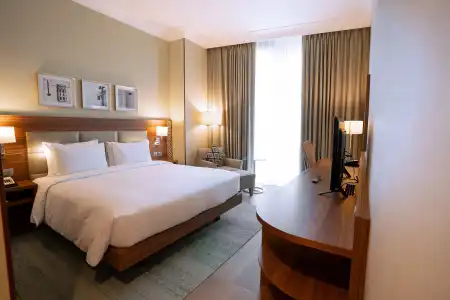 Hilton Garden Inn Dubai Al Muraqabat - Deira - 9