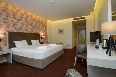 The Grand Gloria - 40