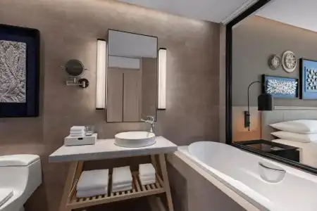Four Points by Sheraton Phuket Patong Beach Resort - 88