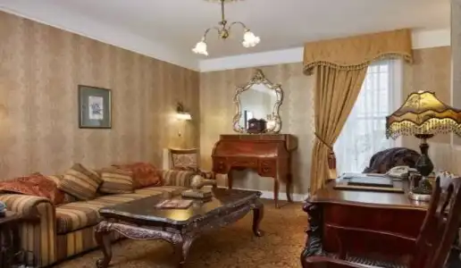 Queen Anne - 83