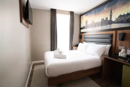 London Court - 47