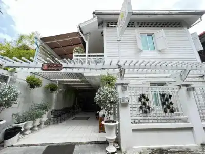 Ban Thungdang Boutique - 10