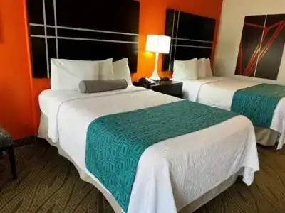 Howard Johnson by Wyndham Houston Heights/Downtown - 10