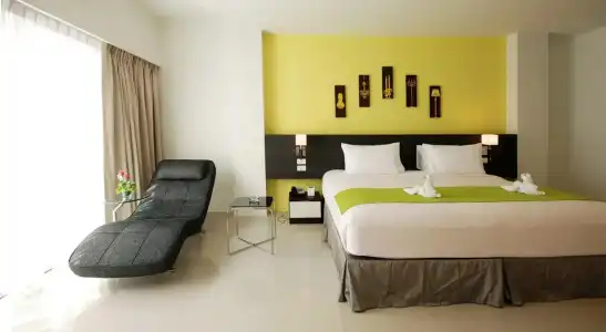 The Lantern Resorts Patong - 61