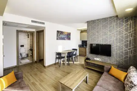 Golden World Suite - 50