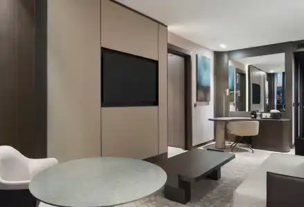 DoubleTree by Hilton - 62