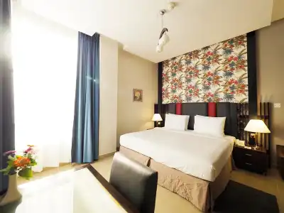 Skylark Apartments - 14