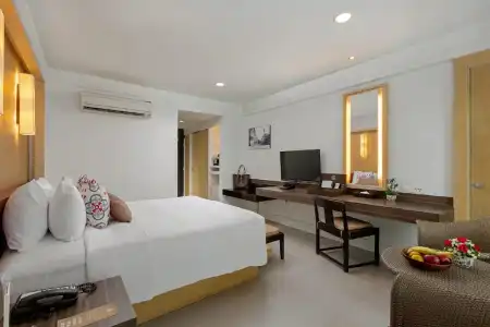 Sawaddi Patong Resort & Spa by Tolani - 52