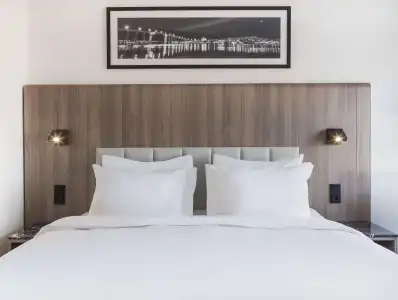 Radisson Blu, - 77