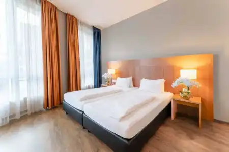 PLAZA Premium Köln - 43