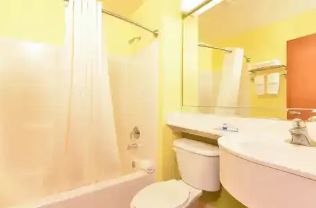 Quality Inn & Suites Fort Worth North - Haltom City - 28
