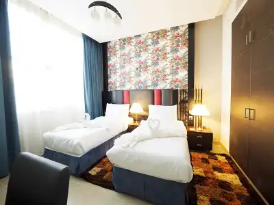 Skylark Apartments - 11