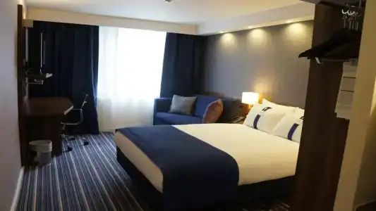Premier Inn London Fulham - 3