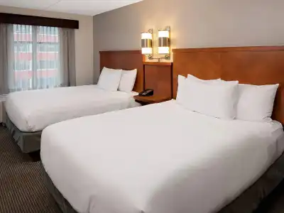 Hyatt Place Pittsburgh-North Shore - 37