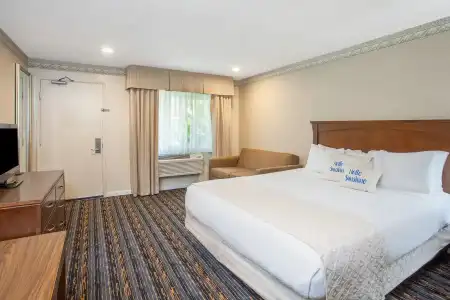 Days Inn by Wyndham San Diego Circle - 34