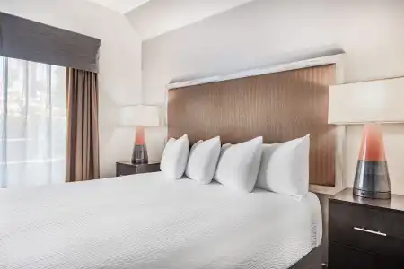 Ramada by Wyndham Bakersfield North - 21