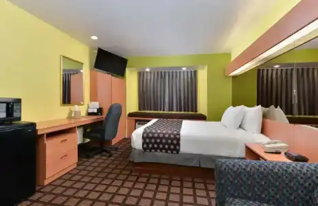 Quality Inn & Suites Fort Worth North - Haltom City - 26