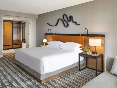 Hyatt Regency - 84