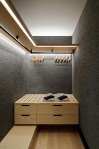 The Ritz-Carlton, - 60