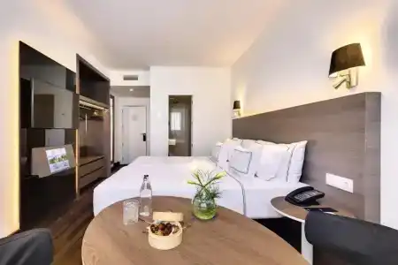 Melia Madrid Serrano - 37
