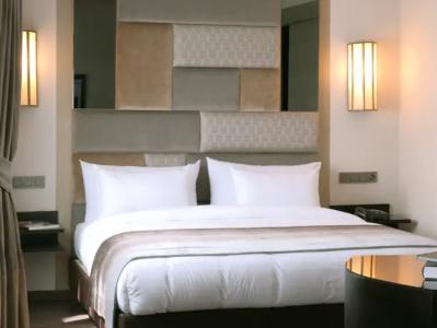 Imperial Casablanca - 25