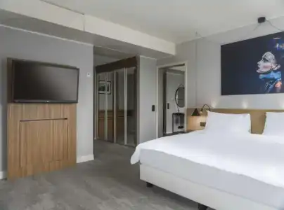 Radisson Blu, - 90