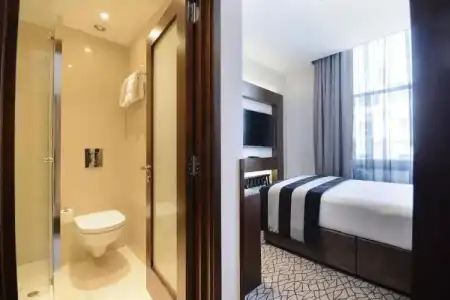 Park Grand Paddington Court - 42