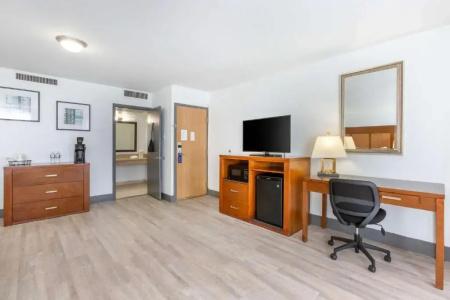 Best Western Plus El Paso Airport & Conference Center - 12