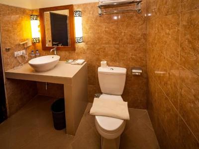 Yulia Beach Inn Kuta - 15