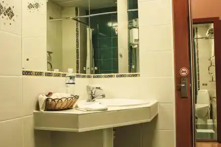 Gloria Business - 102