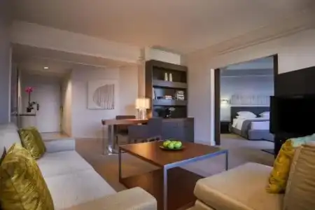 Hyatt Regency - 90