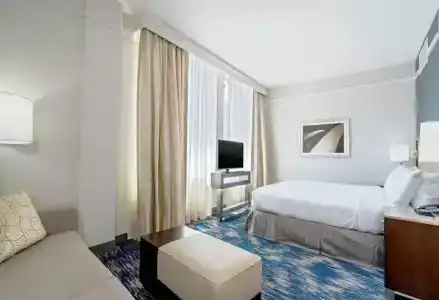 Embassy Suites by Hilton Alexandria Old Town - 64